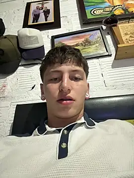 ARON LUXX online show from March 2026 11:00:01 PM