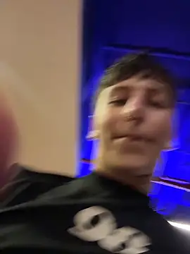 ARON LUXX online show from April 2026 05:04:01 PM