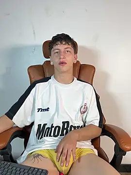 ARON LUXX online show from March 2026 04:07:01 PM