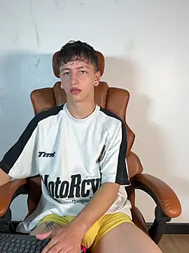 ARON LUXX online show from April 2026 02:34:01 PM