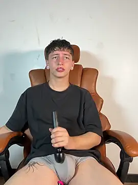 ARON LUXX online show from March 2026 04:08:01 PM