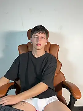 ARON LUXX online show from March 2026 05:34:01 PM