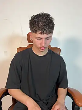 ARON LUXX online show from March 2026 03:22:01 AM