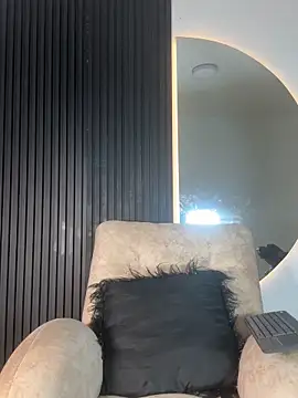 Snapshot of ARON_LUXX chatting on February 2026 03:06:01 AM ARON LUXX online show from February 2026 03:06:01 AM