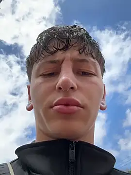 ARON LUXX online show from May 2026 02:59:02 PM