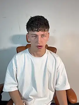 ARON LUXX online show from March 2026 03:14:02 PM