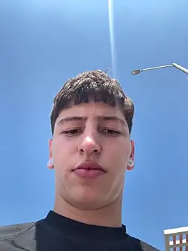 Snapshot of ARON_LUXX chatting on February 2026 02:50:01 PM ARON LUXX online show from February 2026 02:50:01 PM