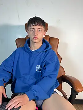 ARON LUXX online show from March 2026 03:13:02 PM