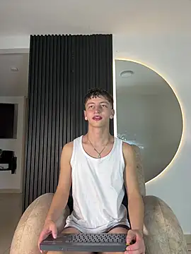 Snapshot of ARON_LUXX chatting on February 2026 03:04:01 AM ARON LUXX online show from February 2026 03:04:01 AM