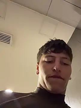 ARON LUXX online show from April 2026 05:36:01 PM