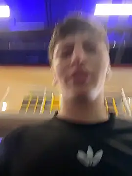 ARON LUXX online show from April 2026 10:04:01 PM