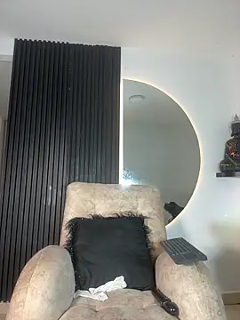 Snapshot of ARON_LUXX chatting on February 2026 03:05:01 AM ARON LUXX online show from February 2026 03:05:01 AM