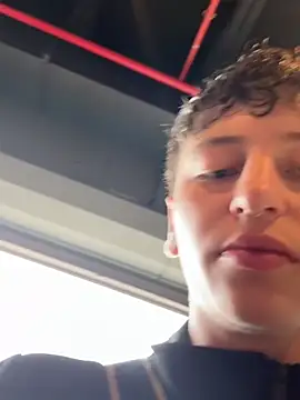 ARON LUXX online show from April 2026 04:11:02 PM