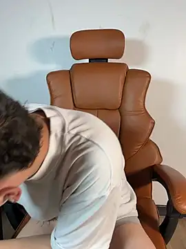 ARON LUXX online show from March 2026 01:01:01 PM