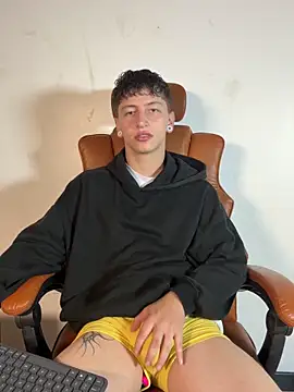 ARON LUXX online show from March 2026 06:09:01 PM