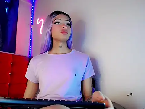 DahliaGill online show from May 2026 02:24:02 PM