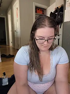 Snapshot of lillythotz chatting on June 2026 07:47:01 PM lillythotz online show from June 2026 07:47:01 PM