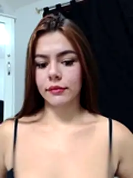 EmiNavarro online show from July 2026 07:03:01 PM