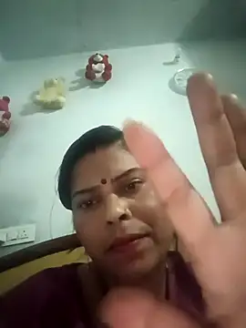 Snapshot of Roz-yrani chatting on February 2026 05:20:02 PM Roz-yrani online show from February 2026 05:20:02 PM