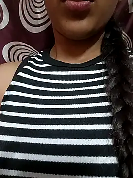 komalsharma99 online show from April 2026 06:45:01 PM