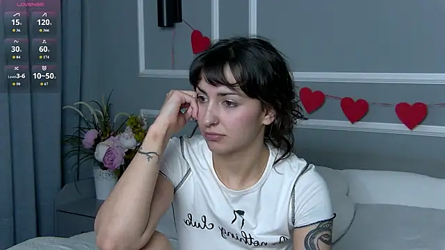 Snapshot of AngelaCox chatting on June 2026 06:03:02 AM AngelaCox online show from June 2026 06:03:02 AM