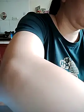 LiilyZi online show from April 2026 01:45:02 AM