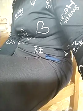 Snapshot of LiilyZi chatting on February 2026 04:01:02 AM LiilyZi online show from February 2026 04:01:02 AM