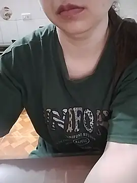 LiilyZi online show from May 2026 10:28:01 PM