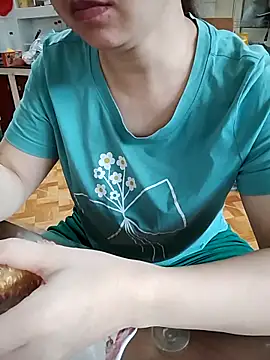 LiilyZi online show from April 2026 01:28:01 AM