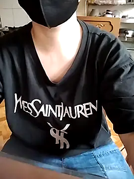 LiilyZi online show from April 2026 02:06:01 AM