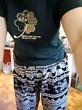 LiilyZi online show from May 2026 02:48:01 AM