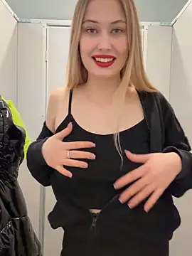 Snapshot of blonde_exe chatting on February 2026 04:18:02 PM blonde exe online show from February 2026 04:18:02 PM