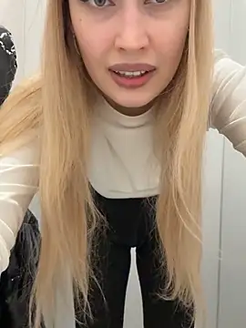 Snapshot of blonde_exe chatting on February 2026 04:29:02 PM blonde exe online show from February 2026 04:29:02 PM