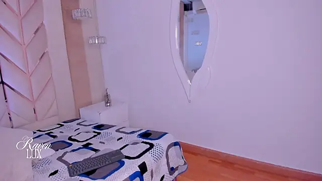 Raven Luxx online show from February 2026 06:26:01 AM