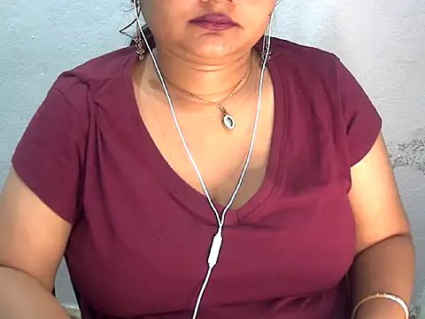 Snapshot of Saniya_K2 chatting on May 2026 08:17:02 PM Saniya K2 online show from May 2026 08:17:02 PM