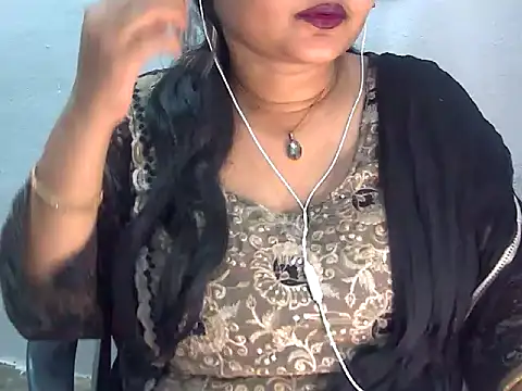 Snapshot of Saniya_K2 chatting on May 2026 04:13:02 PM Saniya K2 online show from May 2026 04:13:02 PM
