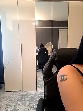 Snapshot of Nhaomy___ chatting on February 2026 12:04:01 PM Nhaomy online show from February 2026 12:04:01 PM