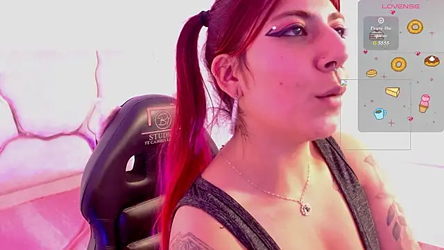 Snapshot of Sashaa_tay chatting on February 2026 07:10:01 PM Sashaa tay online show from February 2026 07:10:01 PM