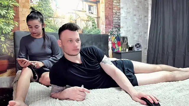  littleangie  online show from May 2026 03:43:01 AM