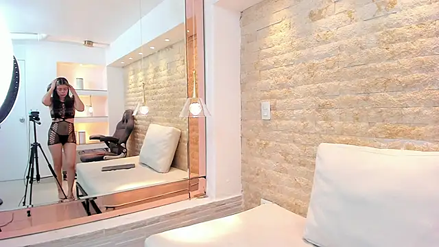 sasha wayne online show from February 2026 10:37:02 AM