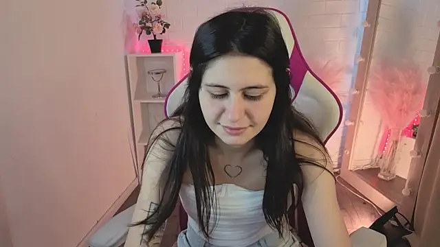 Snapshot of Maeren chatting on February 2026 12:27:02 PM Maeren online show from February 2026 12:27:02 PM