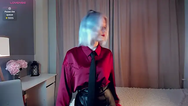 GoldenLenarz online show from March 2026 11:04:02 AM