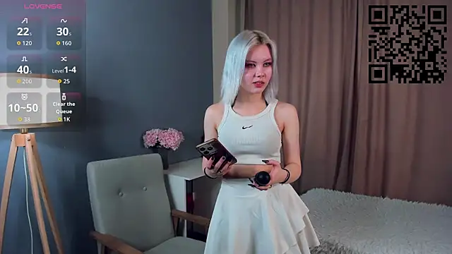 GoldenLenarz online show from April 2026 11:06:01 AM