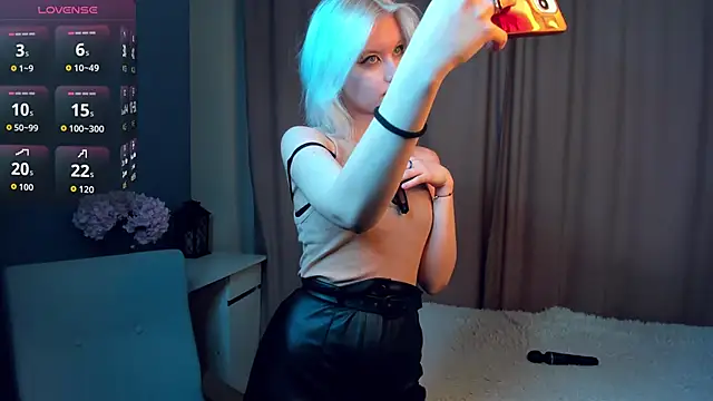 GoldenLenarz online show from March 2026 11:03:01 AM