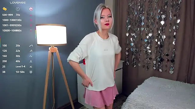 GoldenLenarz online show from February 2026 11:12:02 AM