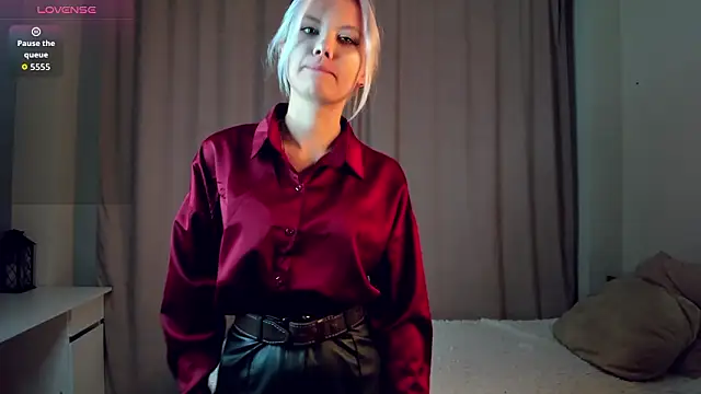 GoldenLenarz online show from March 2026 11:07:01 AM