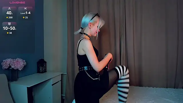 GoldenLenarz online show from April 2026 11:11:01 AM