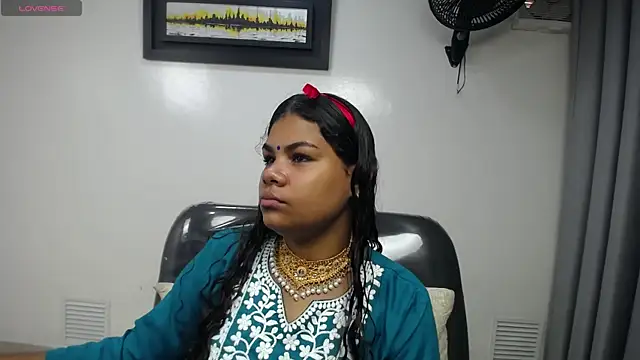 Snapshot of yaazhinii chatting on April 2026 11:36:01 AM yaazhinii online show from April 2026 11:36:01 AM