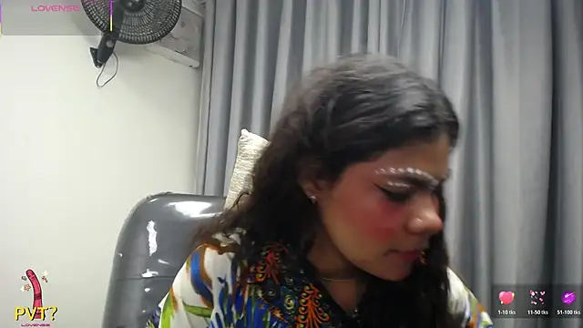 Snapshot of yaazhinii chatting on March 2026 12:06:01 PM yaazhinii online show from March 2026 12:06:01 PM