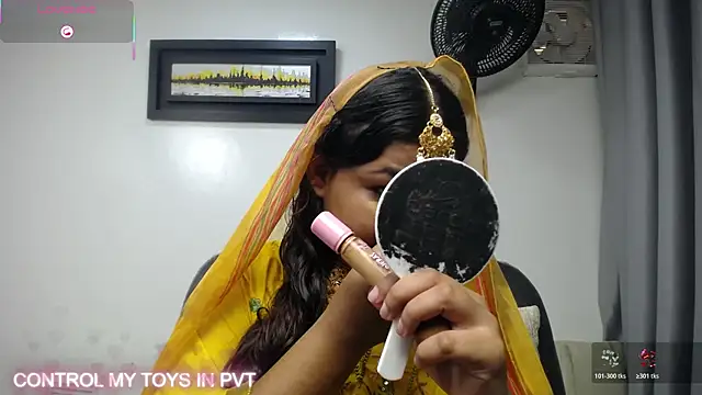 Snapshot of yaazhinii chatting on April 2026 12:01:02 PM yaazhinii online show from April 2026 12:01:02 PM